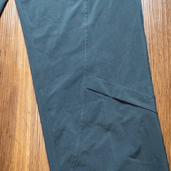 Men’s brooks running pants - Picture 5 of 9